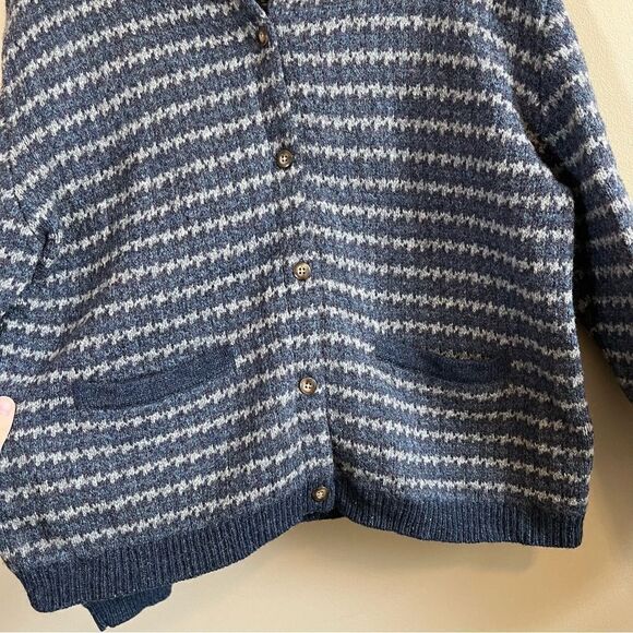✨ Eddie Bauer Women’s 100% Wool Blue Gray Striped Cardigan Large - Picture 3 of 10